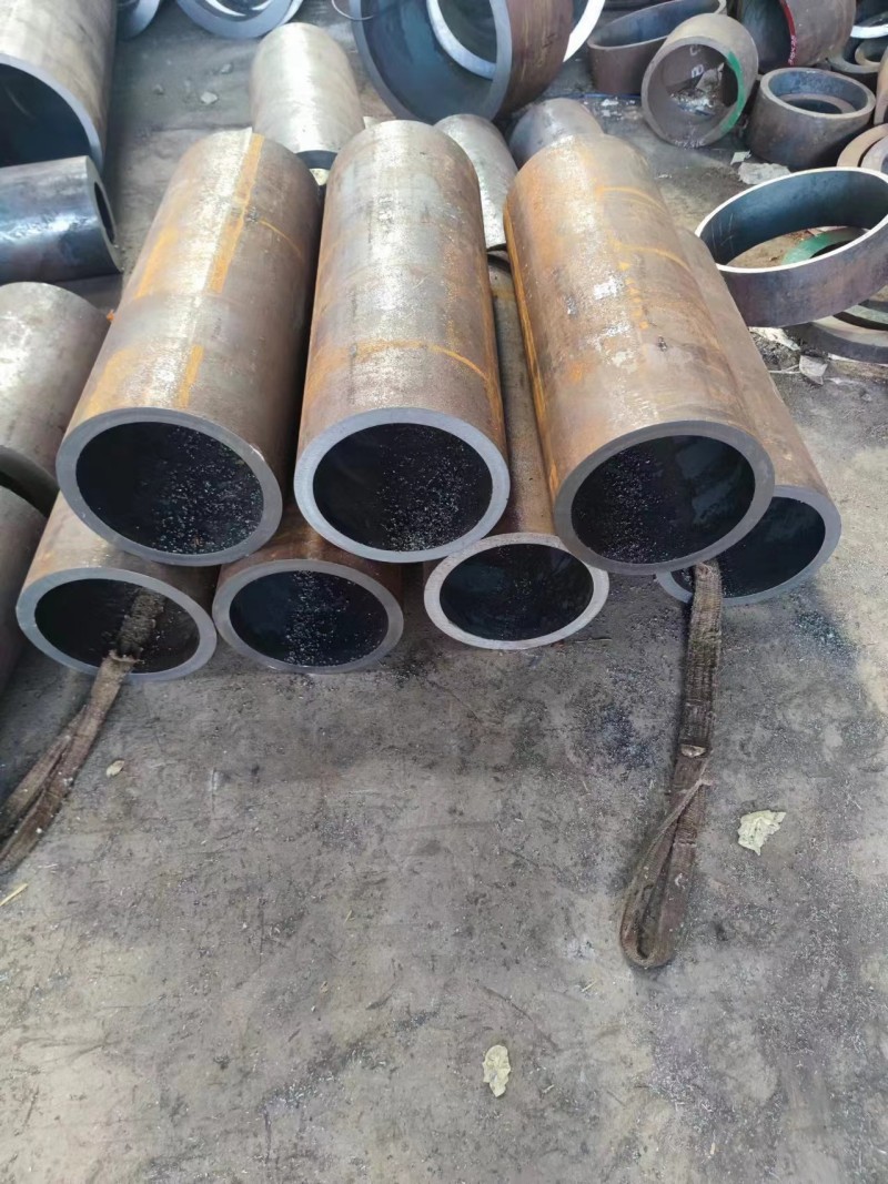金塔金塔金塔12Cr1MovG无缝钢管切割